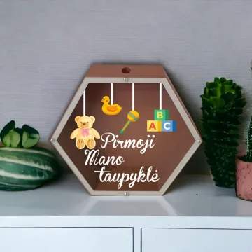 3D Taupyklė šešiakampė „Pirmoji Mano taupyklė“