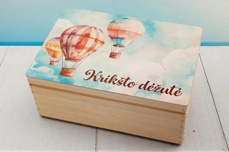 Medinė krikštadėžė su spauda „Balionai“