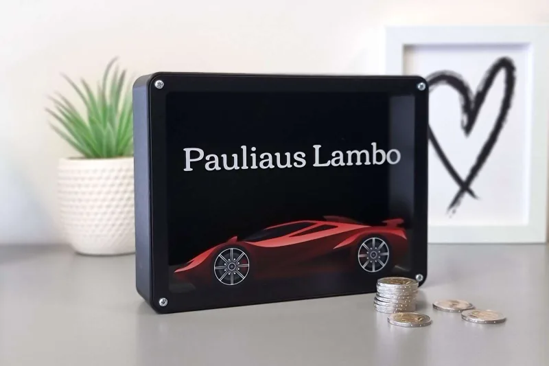 Taupyklė vyrui su sportiniu automobiliu – personalizuota
