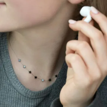 Itin plona grandinėlė su mini hematito žvaigždutėmis