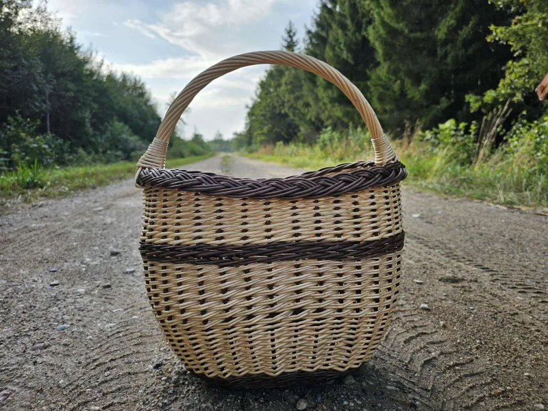 Apvali pintinė su tamsia juosta