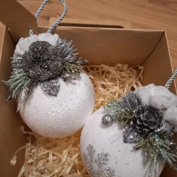 Kalėdiniai eglutės žaisliukai (2 vnt)