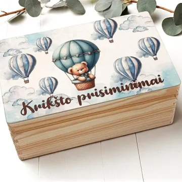 Medinė krikštadėžė su spauda „Meškiukas oro balione“