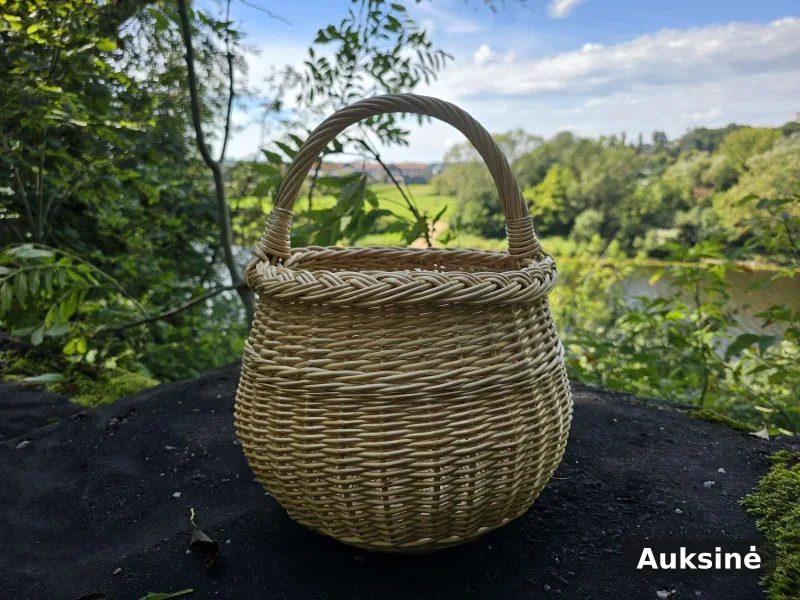 Apvali pintinė su pinta juosta
