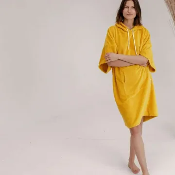 Yellow Sunshine suaugusių pončas su bambuku