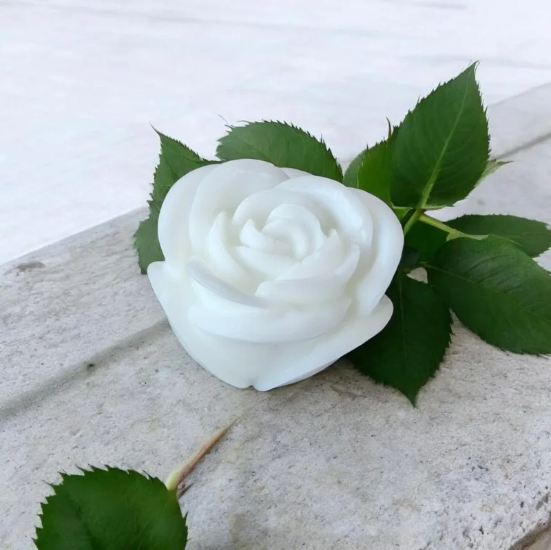 Rožių aromato rankų darbo muilas „Baltoji rožė“