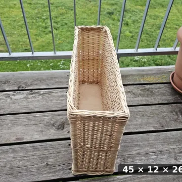Stačiakampė vytelių pintinė daiktams