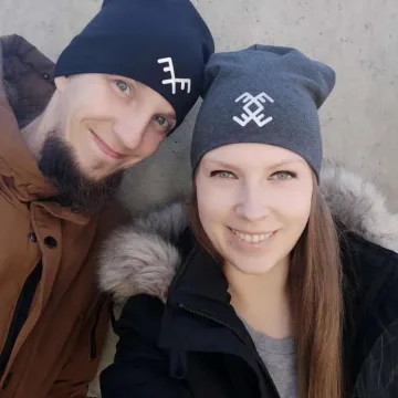 Medvilninės kepurės su šviesą atspindinčiais baltiškais simboliais