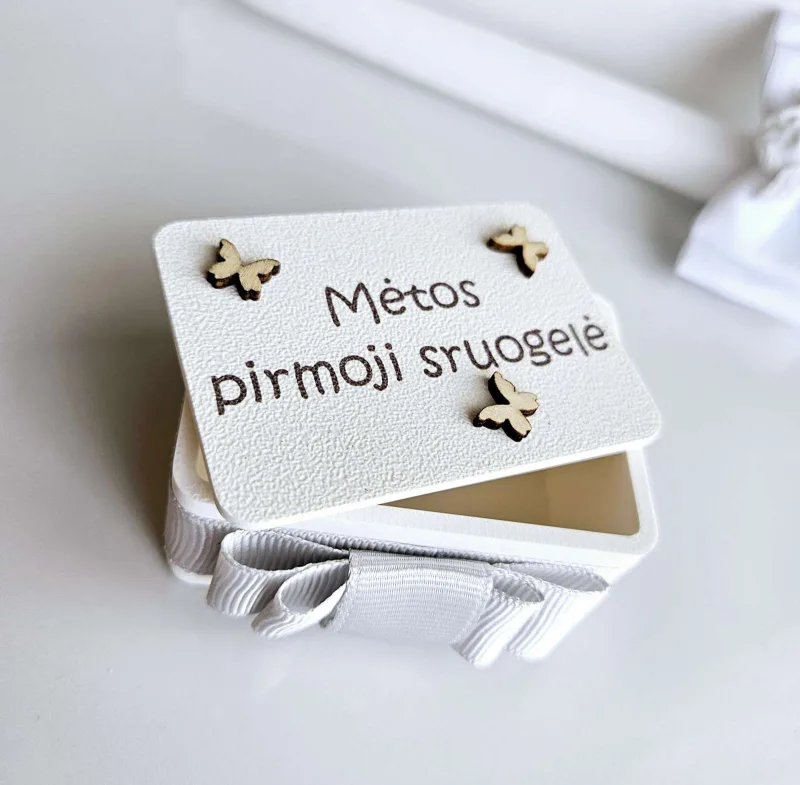 Pirmosios sruogelės dėžutė