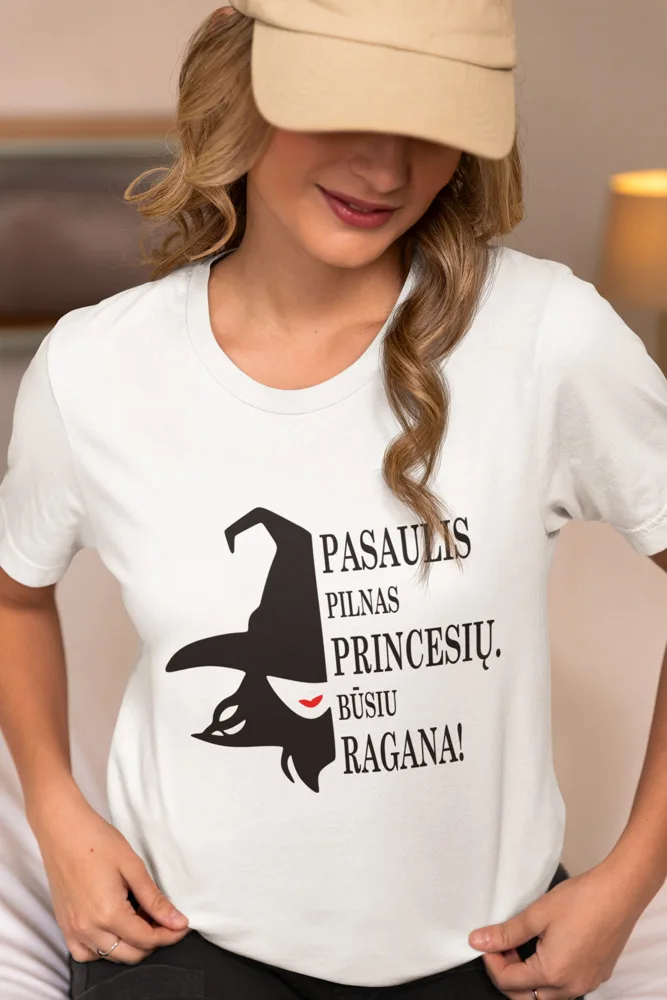 Moteriški marškinėliai „Pasaulis pilnas princesių. Būsiu Ragana!“