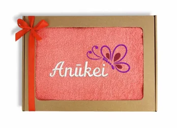 Siuvinėtas rankšluostis su drugeliu „Anūkei“