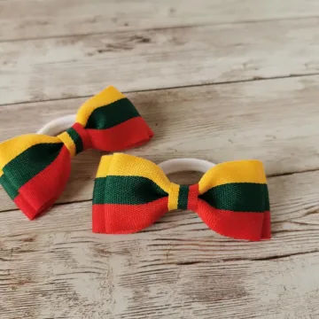 Trispalviai kaspinai