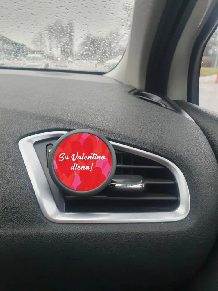 Auto kvapas į groteles „Su Valentino diena!“