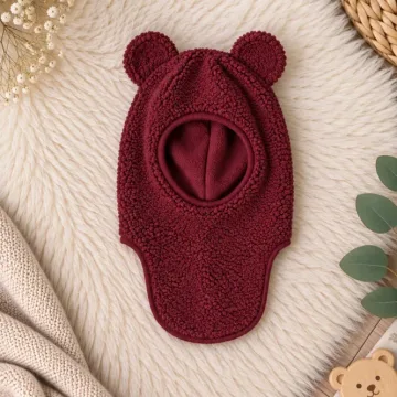 Bordo spalvos žieminis vaikiškas Teddy šalmukas su ausytėmis