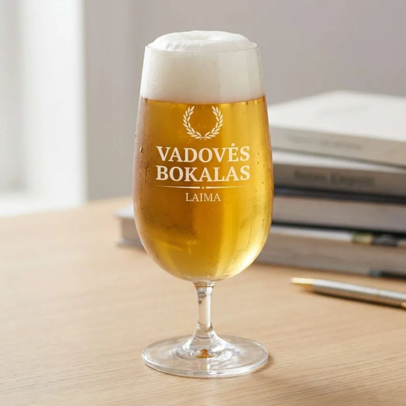 Alaus taurė ant kojelės su graviravimu „Vadovės bokalas“