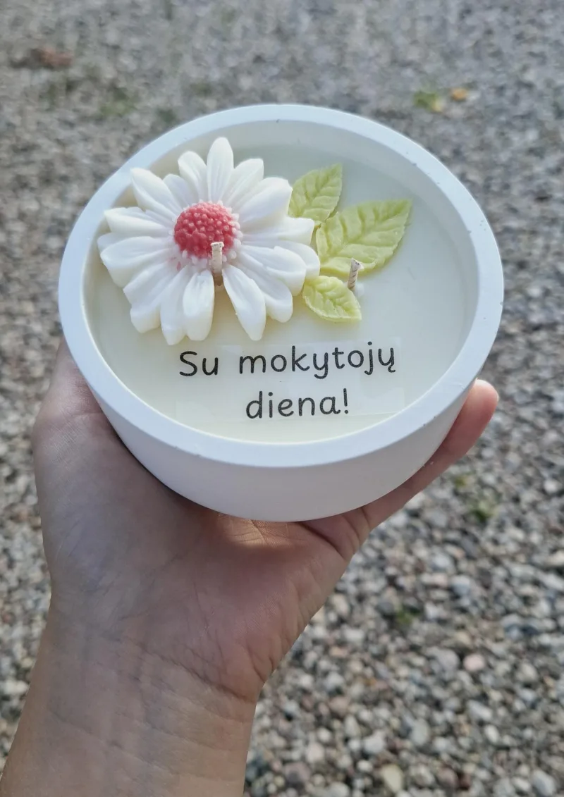 Rankų darbo žvakė ramunė mokytojų dienai