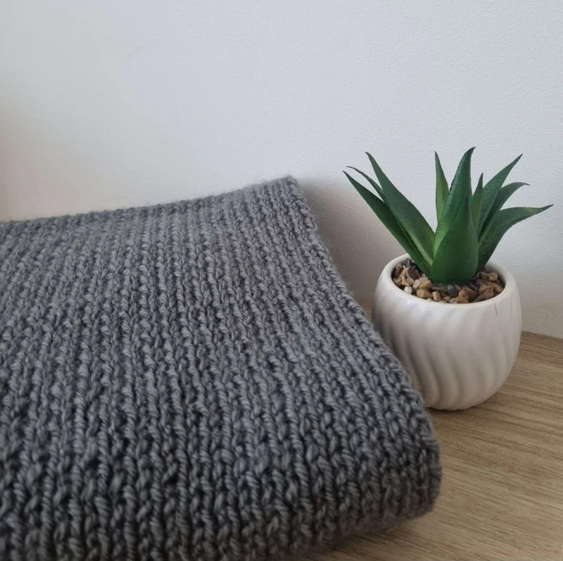 Rankų darbo megztas šalikas Tyla