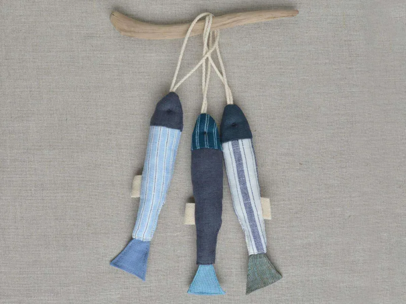 Lininis eglutės ornamentas Žuvytė - Namų dekoracija, Suvenyras, Raktų pakabukas