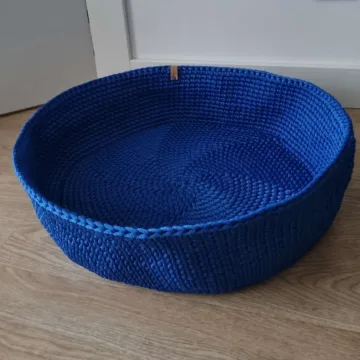 Rankų darbo nertas guolis