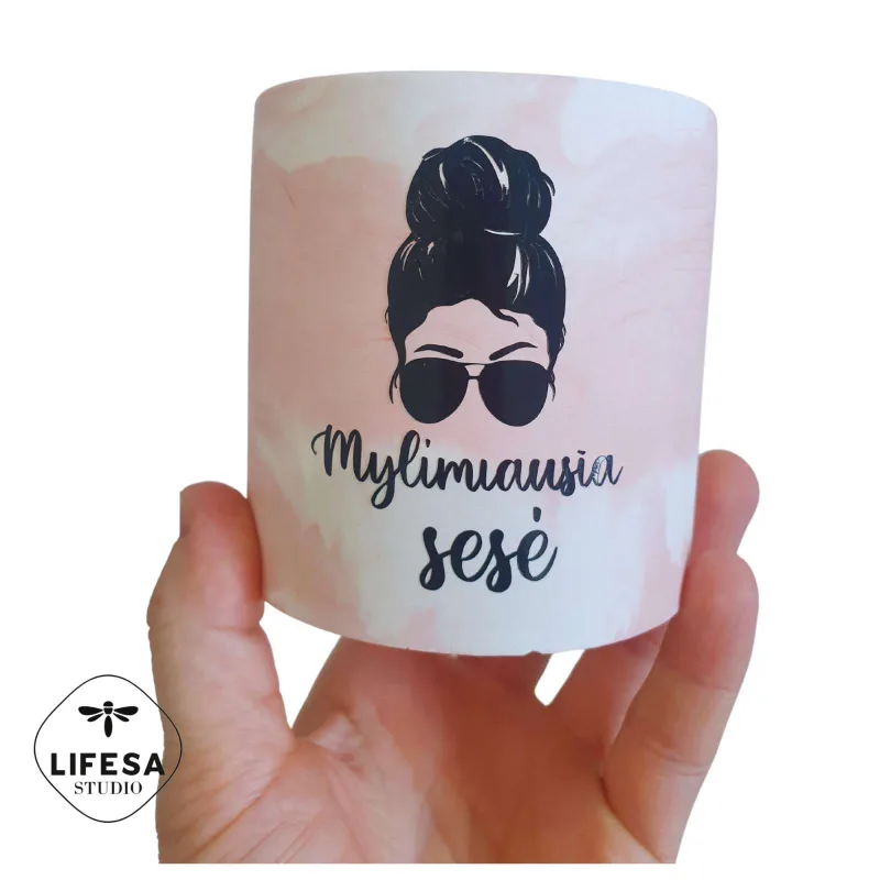 Dovana - žvakė mylimiausiai sesei