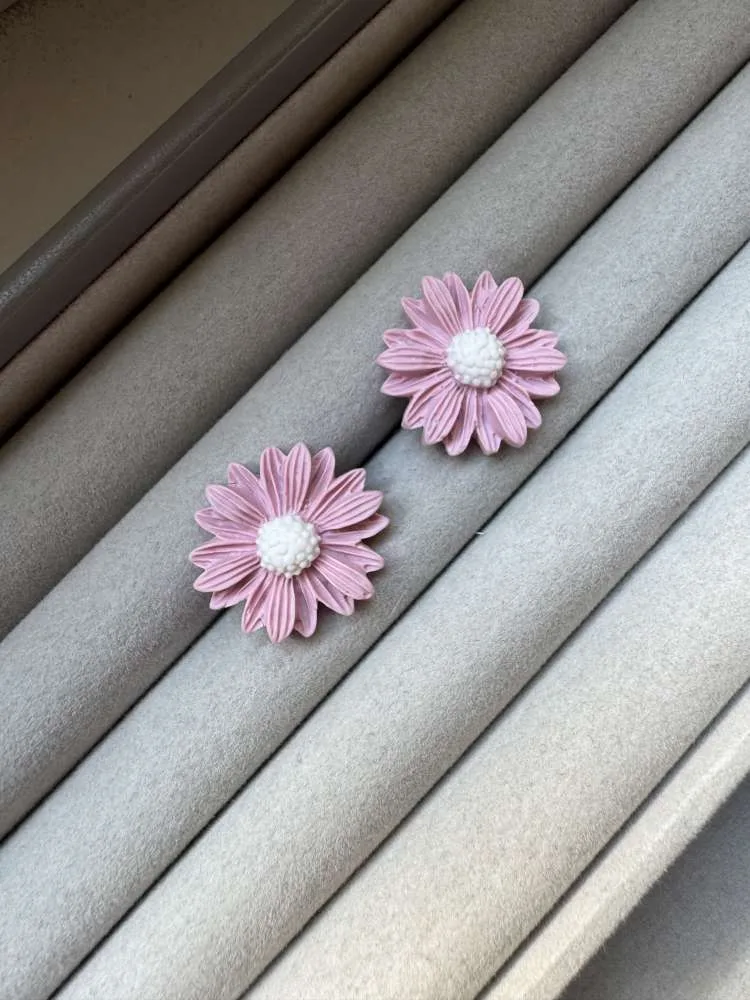 Rankų darbo auskarai pelenų rožės Ramunėlės