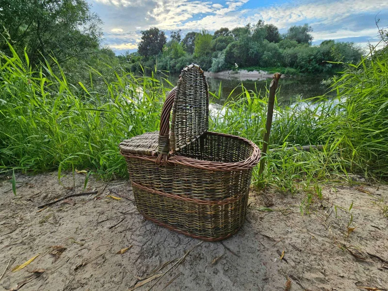 Tamsesnė pikniko pintinė su dviem dangčiais