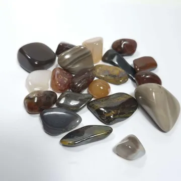 20 vnt. natūralių akmenų mišinys. Poliruoti akmenukai. 100 gr. 0679