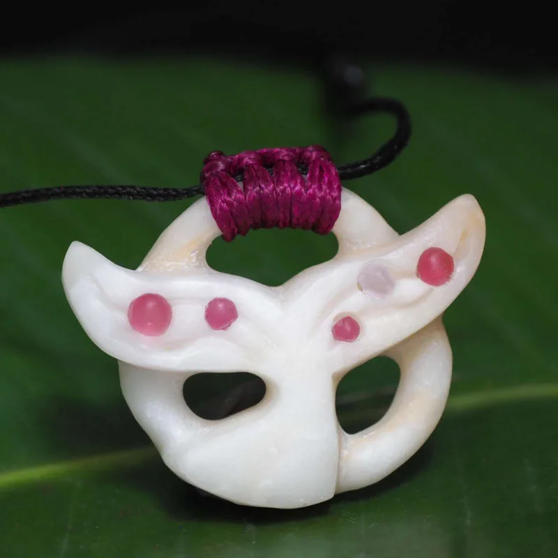 Akmens kaklo papuošalas „Uodega“ ir rožinis jūros stiklas