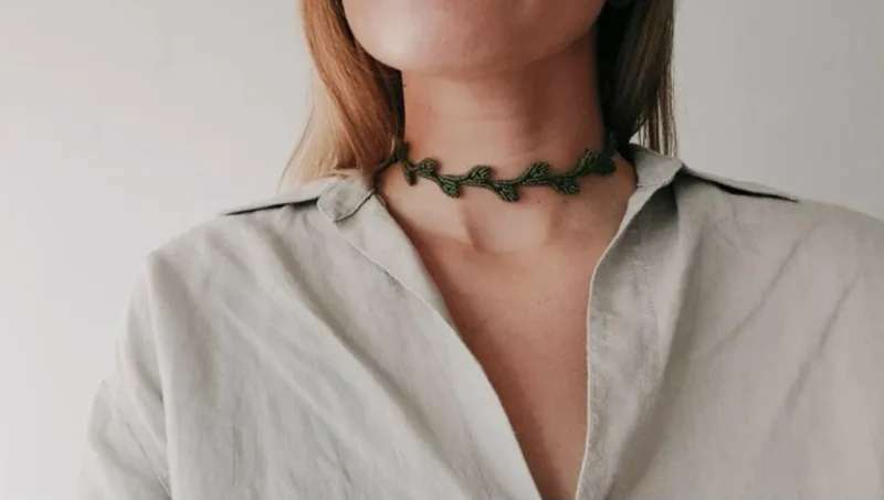 Macrame kaklo papuošalas