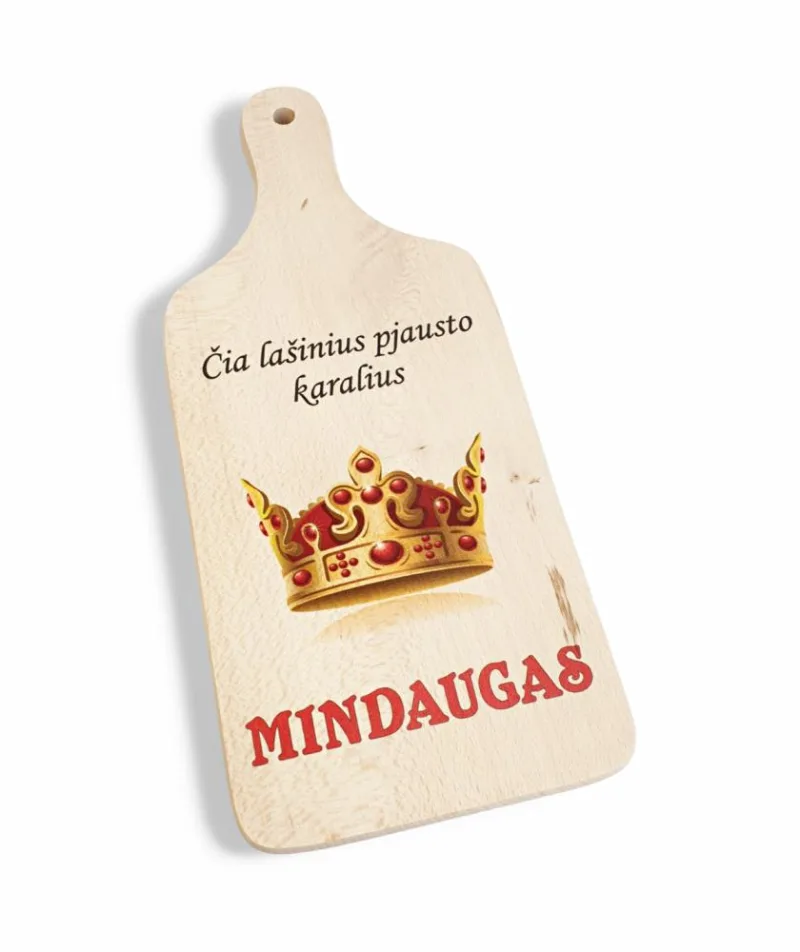 Pjaustymo lentelė su spauda „Čia lašinius pjausto karalius Mindaugas“