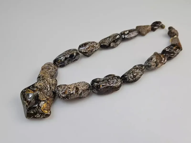 Masyvūs juodi gintariniai karoliai Raw Amber necklace