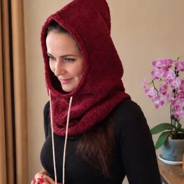 Bordo spalvos gobtuvas–balaklava moterims iš Teddy audinio ir fliso