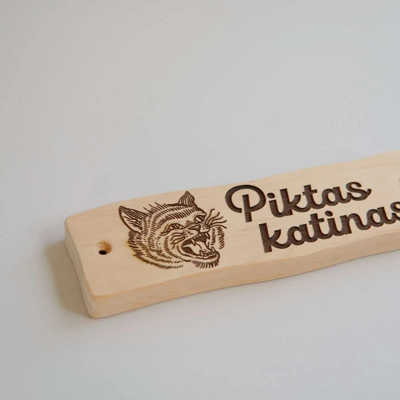Medinė dekoratyvinė lentelė „Piktas katinas“ · 2