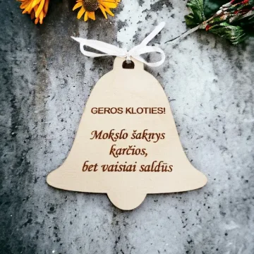Medinis varpelis „Mokslo šaknys karčios“
