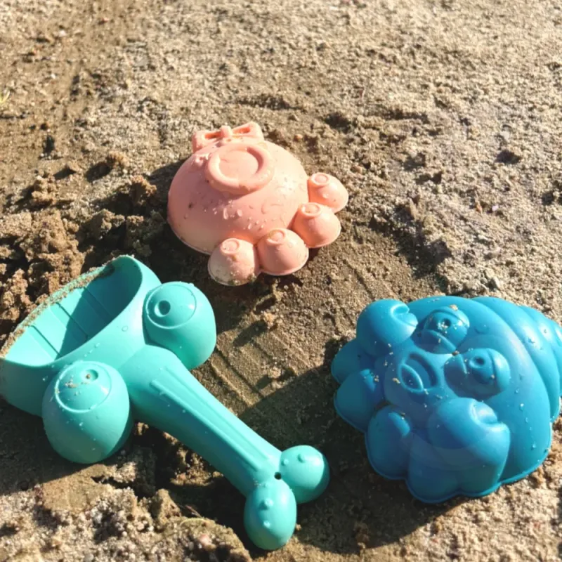 WOOPIE smėlio rinkinys 3in1 lagaminas karvė + vandens žaislas · 3