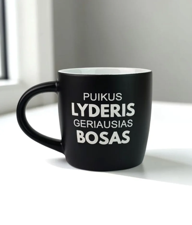 Graviruotas puodelis „Puikus lyderis geriausias bosas“
