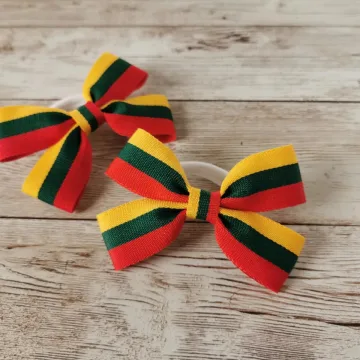Trispalviai kaspinai