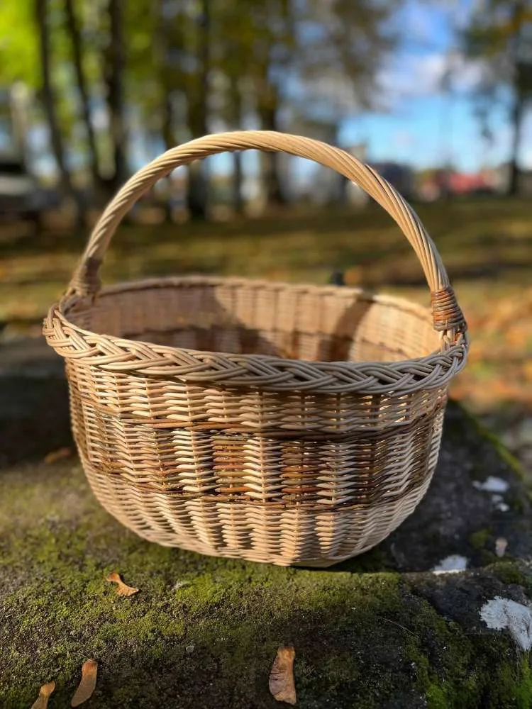 Ovali pintinė su žema rankena