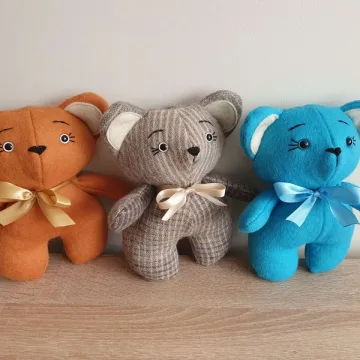 Meškutis siūtas iš švelnaus alpakų vilnos audinio ,  ūgis 20 cm